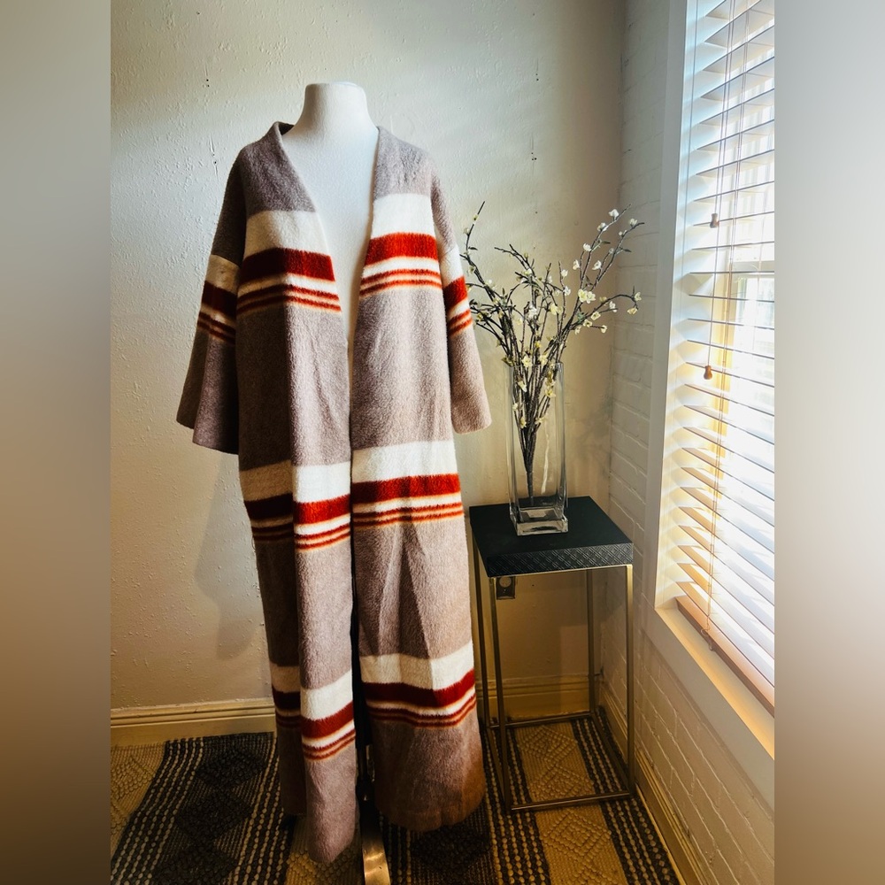 Neiman Marcus Elegant Gray and Brown cardigan